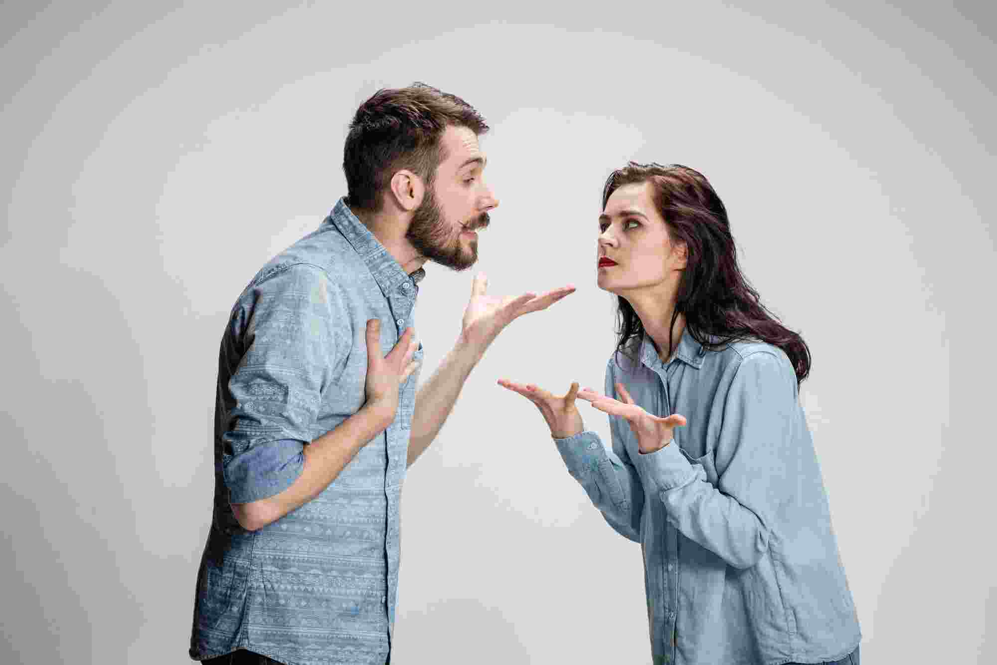 ویژگی‌های مردانی که از تعهد می‌ترسند
