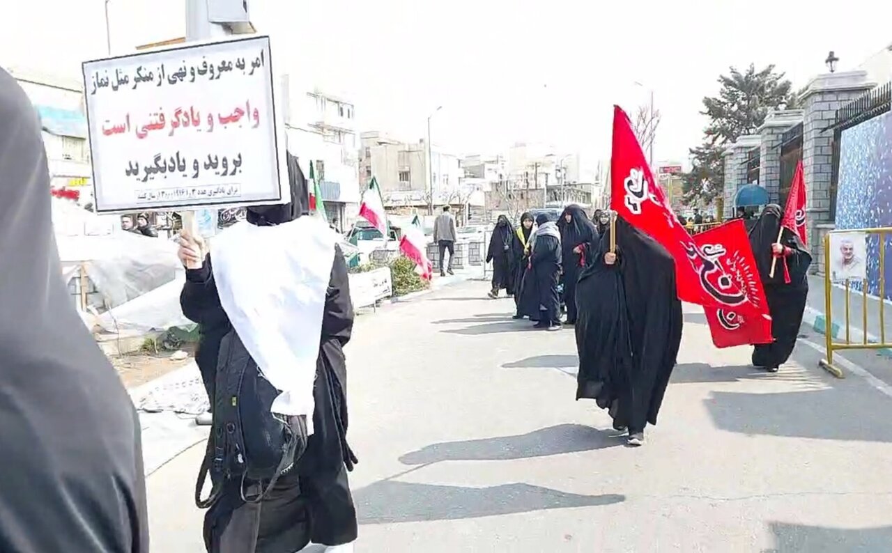تجمع زنان کفنپوش مقابل مجلس برای اجرای قانون عفاف و حجاب + عکس