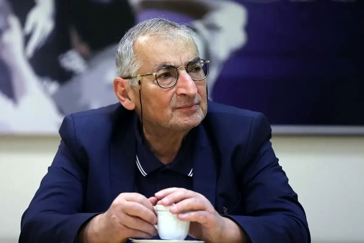 زیباکلام: تندروها کشور را به روز سیاه نشاندند