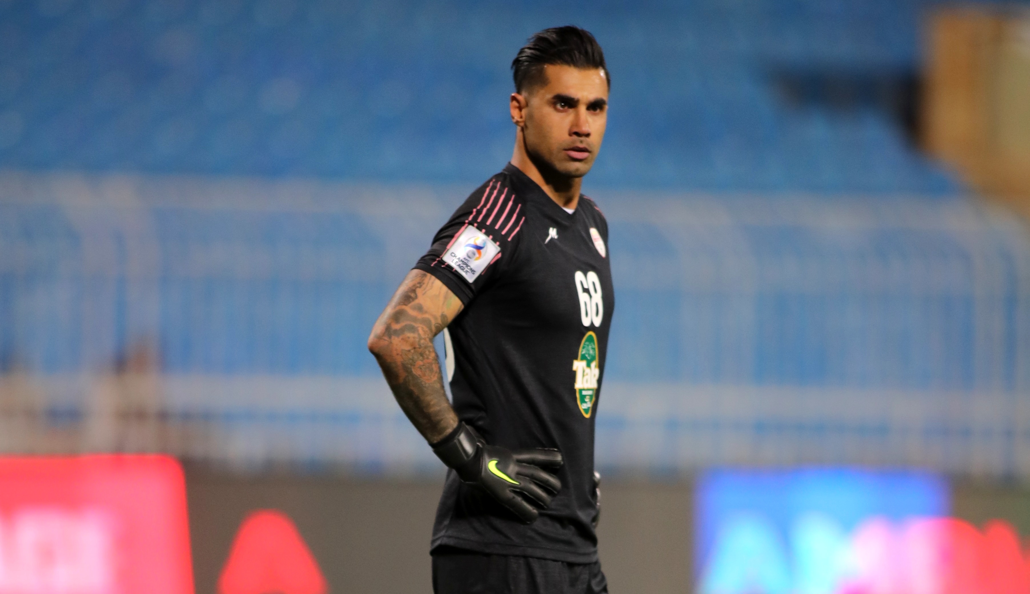 شعار دادن پرسپولیسیها علیه دروازهبان استقلال