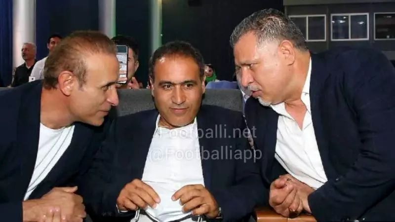 تصاویری  جنجالی از بی‌محلی  علی دایی به وزیر ورزش