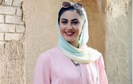 تمرینات بازیگر زن جوان در خیابان‌ها+فیلم