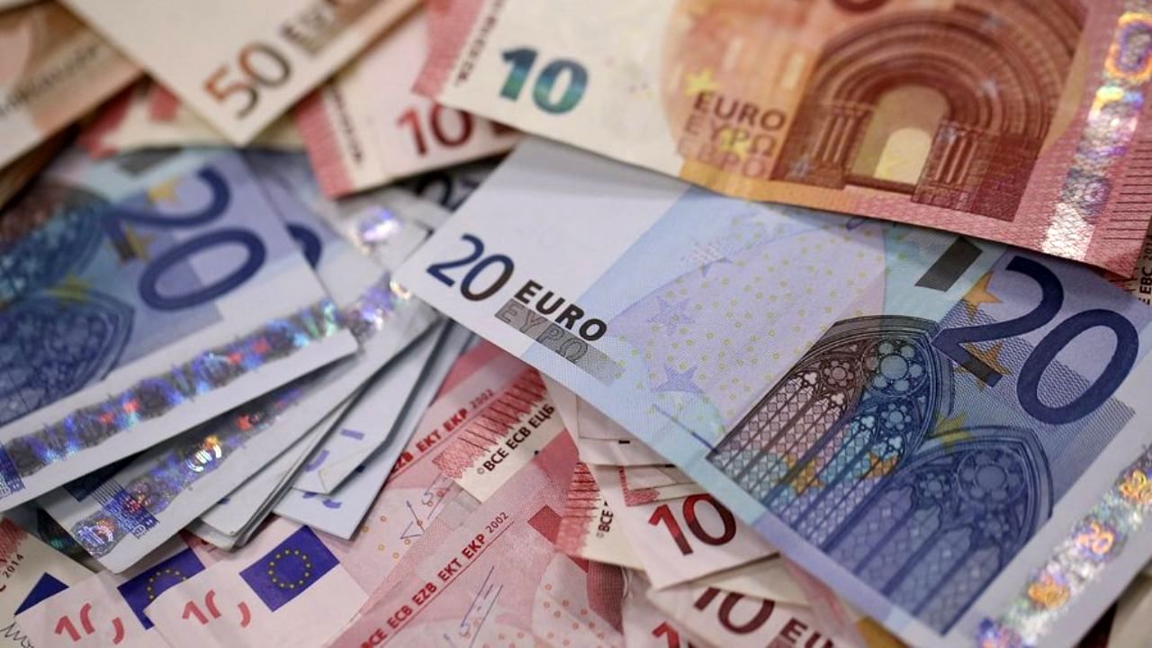 قیمت دلار و یورو امروز یکشنبه ۲۶ مرداد ۱۴۰۴