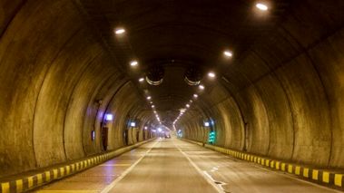 تونل نیایش تهران مسدود شد