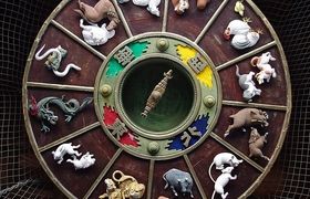 تقویم نجومی امروز جمعه ۱۷ مرداد ۱۴۰۴ / تقویم همسران امروز +ساعات سعد و نحس