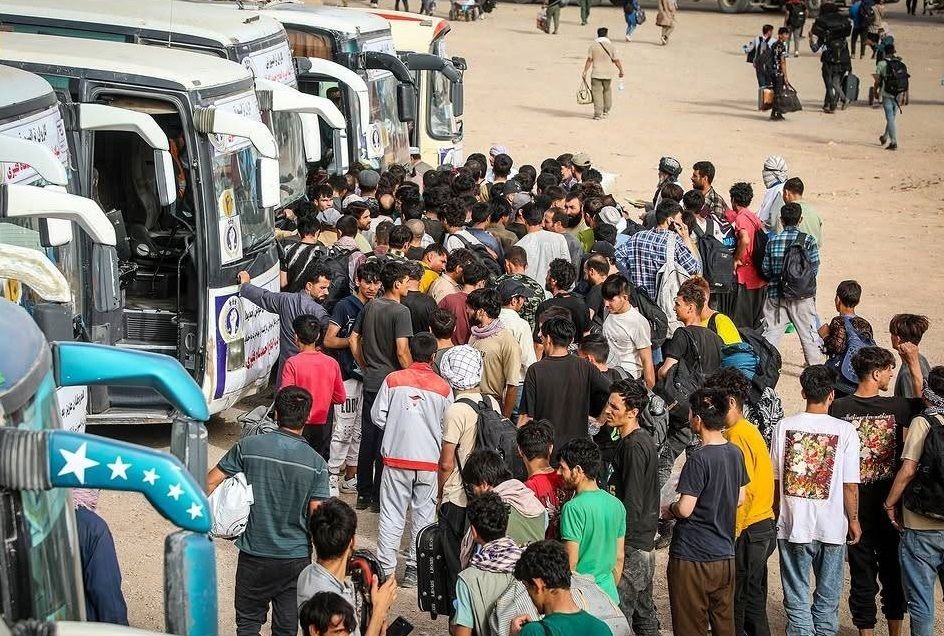 این گروه از اتباع در ایران می‌مانند