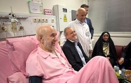 عکس/عیادت مسعود پزشکیان از سید محمد خاتمی در بیمارستان‌