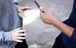 زورگیری وحشتناک از دانشجوی دانشگاه امیرکبیر مقابل خوابگاه فاطمی دانشگاه + فیلم