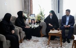 دیدار دختر پزشکیان با خانواده الهه حسین‌نژاد/فیلم