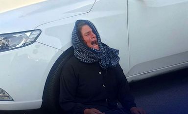 التماس مادر قاتل به مادر الهه حسین نژاد مقابل دادگاه + فیلم