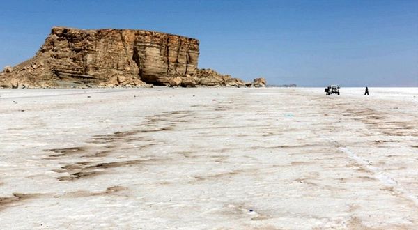 دریاچه ارومیه مرد ؛ عکس جدید ناسا از دریاچه ارومیه ای که کاملا خشک شد+تصویر